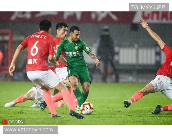 里昂与巴萨对决结果揭晓球迷热议比赛精彩瞬间与战术分析